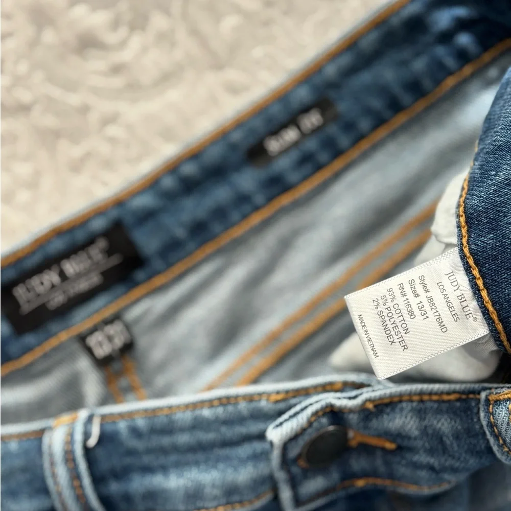 Judy Blue Slim Fit Jeans - Picture 3 of 4